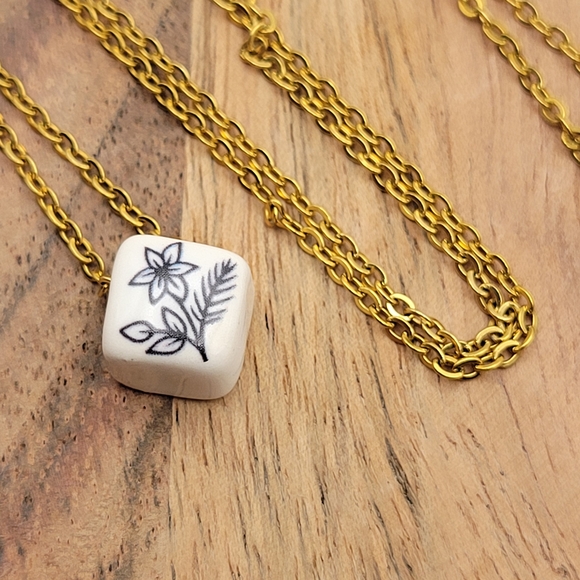 Gold Floral Ceramic Pendant Necklace 18" - Picture 5 of 11